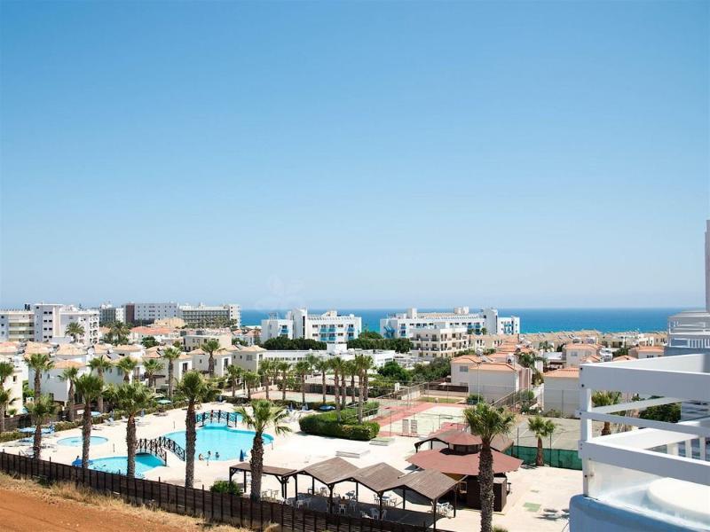 Polycarpia Hotel Pernera Екстер'єр фото