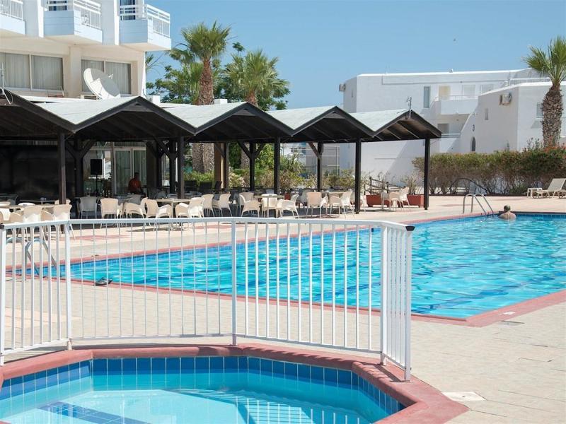 Polycarpia Hotel Pernera Екстер'єр фото