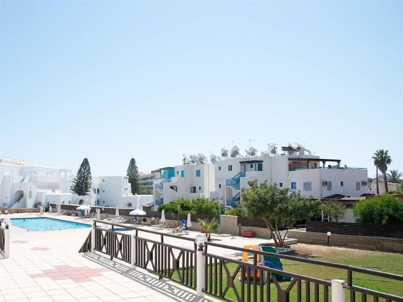 Polycarpia Hotel Pernera Екстер'єр фото