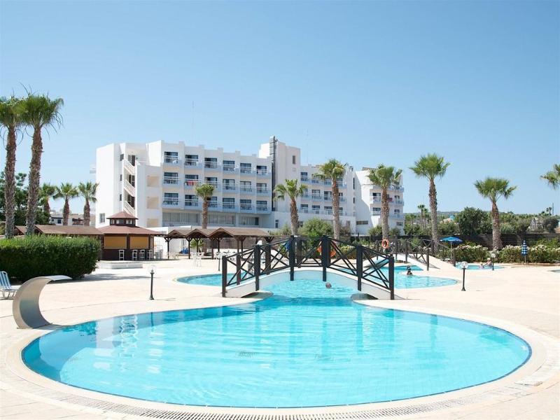 Polycarpia Hotel Pernera Екстер'єр фото
